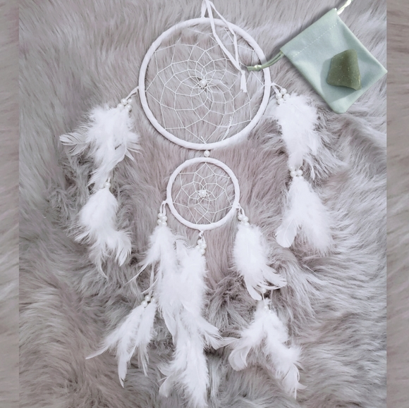 White Feather Dream Catcher with Raw Green Qaurtz Healing Crystal- NWOT - Picture 2 of 8